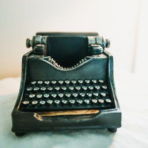 LIKE NEW Hemingway Pencil Cup